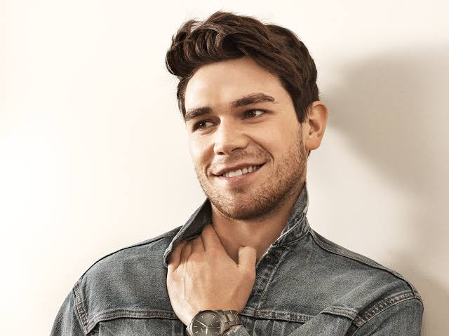 kj-apa-real-name-age-net-worth-parents-baby-wife-biography